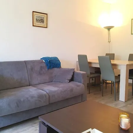 Apartment Quiet And Bright In