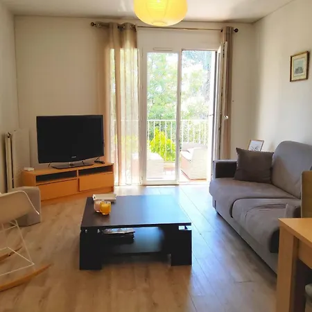 Quiet And Bright In Apartment